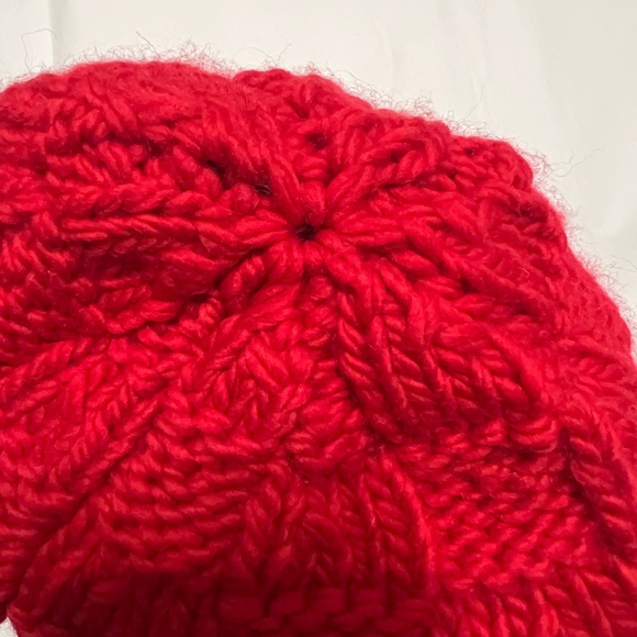 BOTTEGA VENETA RED WOOL BEANIE - Picture 5 of 13